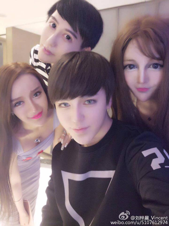 Make up chưa chắc l&agrave;m bạn xinh hơn, nhưng khiến ch&uacute;ng ta giống hệt nhau th&igrave; chắc chắn! - Ảnh 4.