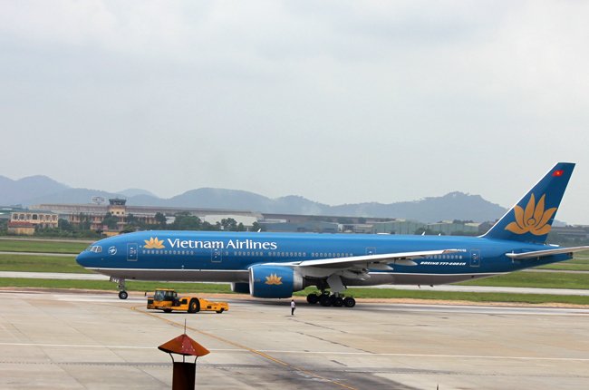 Vietnam Airlines hủy 10 chuyến bay do ảnh hưởng của bão số 3 - Ảnh 1.