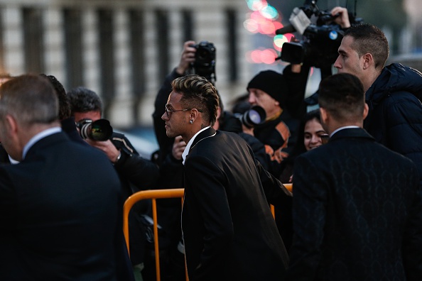 Neymar ăn diện như tài tử Hollywood ra hầu tòa - Ảnh 8.