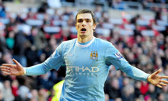 Adam Johnson mất nghiệp v&igrave; l&agrave;m chuyện ấy với trẻ em - Ảnh 4.
