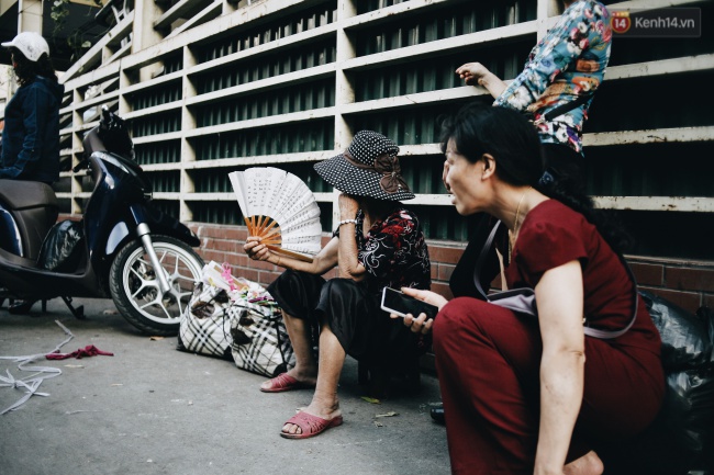 N&oacute;ng thế n&agrave;y th&ocirc;i, nhưng chỉ mấy chục ng&agrave;y nữa l&agrave; Tết rồi đấy... - Ảnh 1.