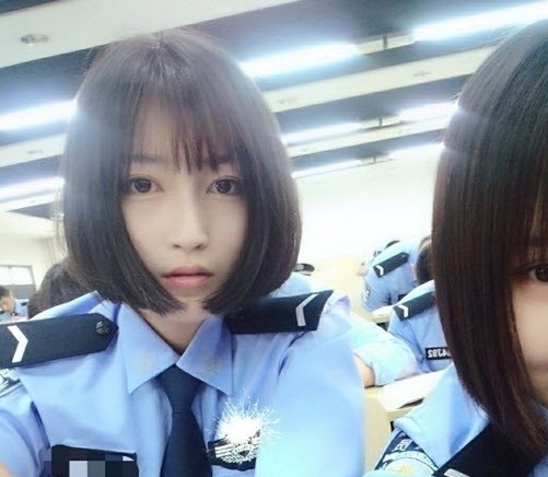 Gương mặt xinh đẹp không tì vết của nữ sinh cảnh sát gây bão dân mạng - Ảnh 1.