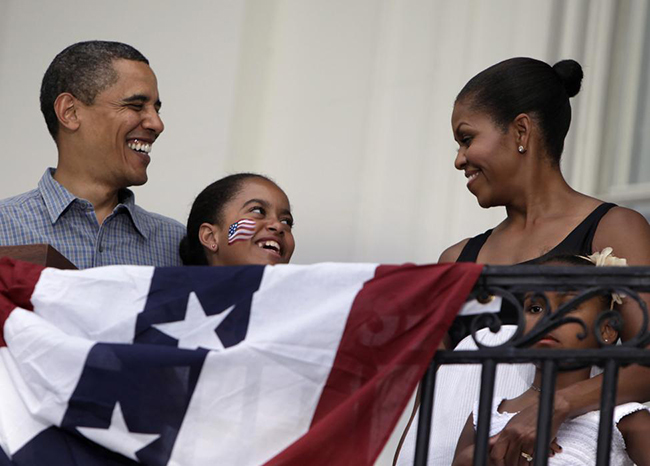 Ch&ugrave;m ảnh qu&aacute; tr&igrave;nh lột x&aacute;c của c&ocirc;ng ch&uacute;a lớn nh&agrave; Obama suốt 8 năm qua - Ảnh 4.