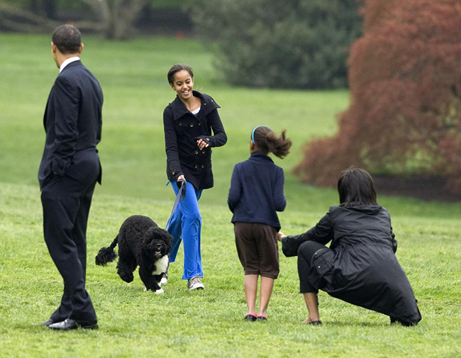 Ch&ugrave;m ảnh qu&aacute; tr&igrave;nh lột x&aacute;c của c&ocirc;ng ch&uacute;a lớn nh&agrave; Obama suốt 8 năm qua - Ảnh 3.