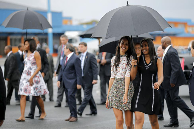 Ch&ugrave;m ảnh qu&aacute; tr&igrave;nh lột x&aacute;c của c&ocirc;ng ch&uacute;a lớn nh&agrave; Obama suốt 8 năm qua - Ảnh 13.