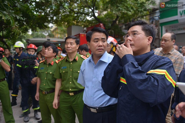 Gấp rút di dời nhiều hộ dân cạnh ngôi nhà sập khiến 2 người chết ở phố Cửa Bắc - Ảnh 8.
