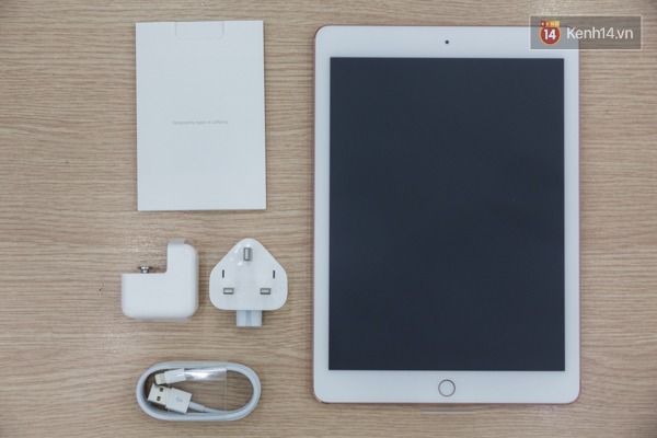 Cận cảnh chiếc iPad Pro v&agrave;ng hồng c&oacute; camera lồi vừa về Việt Nam - Ảnh 2.