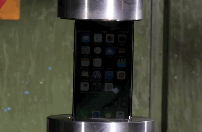 8 màn hành hạ iPhone 7 khiến ai nhìn thấy cũng phải khóc thét - Ảnh 6.
