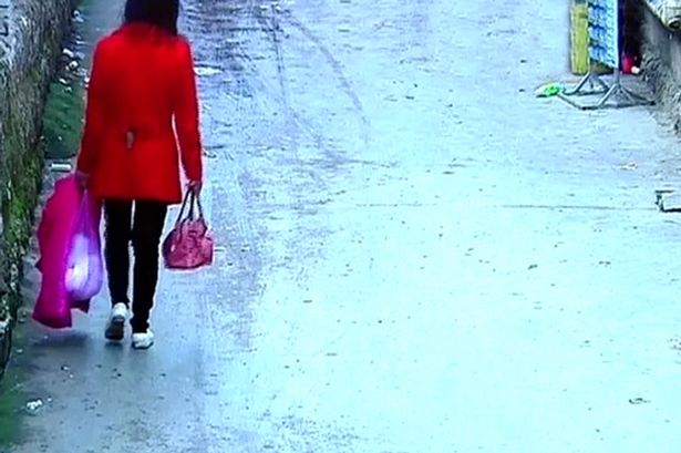 Trung Quốc: Mẹ trẻ gây phẫn nộ khi vứt con trong túi ni lông 2 tiếng sau khi sinh - Ảnh 2.