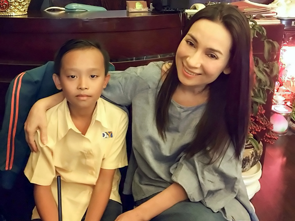 Phi Nhung t&agrave;i trợ to&agrave;n bộ học ph&iacute; cho hiện tượng d&acirc;n ca 13 tuổi của Vietnam Idol Kids - Ảnh 1.