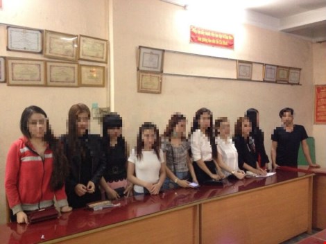 Gần chục nữ tiếp viên nhà hàng nghiện ma túy… ngồi tiếp khách - Ảnh 1.