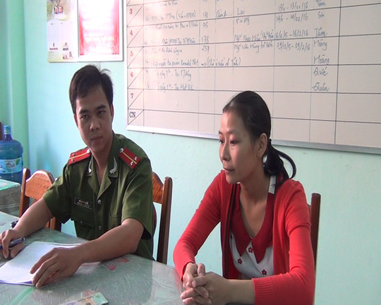 C&ocirc; gi&aacute;o nhặt 40 triệu đồng trả lại cho người mất - Ảnh 1.