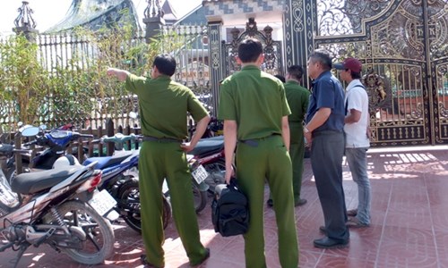 Tin mới nhất về vụ 2 vợ chồng chết trong biệt thự - Ảnh 1.