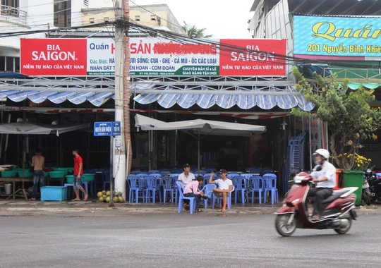 Xử phạt nhà hàng “chặt chém”, đuổi khách ở Nha Trang - Ảnh 1.