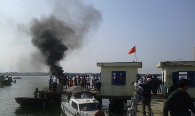 Ch&aacute;y t&agrave;u du lịch tr&ecirc;n cảng Cửa Đại, Hội An - Ảnh 1.