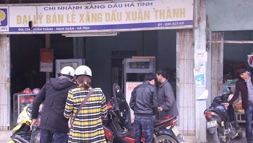Cây xăng giữ nguyên giá không giảm vì phải... bù lỗ? - Ảnh 2.