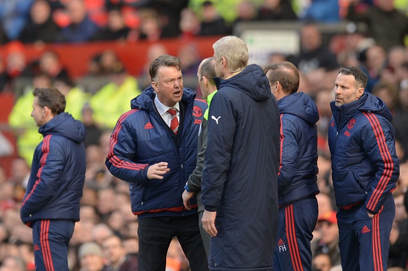 Van Gaal bị cho biến thành gà trong màn đôi co hài hước với trọng tài - Ảnh 5.