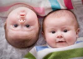 Hi hữu 2 bé gái sinh đôi nhưng khác cha - Ảnh 1.