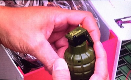 TT-Huế: Vật nghi lựu đạn ở sân bay Phú Bài chỉ là đồ chơi - Ảnh 1.