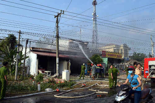 Trà Vinh: Liên tục cháy nhà do nắng nóng, khô hạn - Ảnh 1.