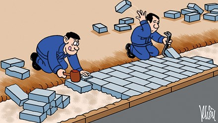 L&aacute;t đ&aacute; hoa cương vỉa h&egrave; ngh&igrave;n tỷ: Lợi bất cập hại - Ảnh 1.
