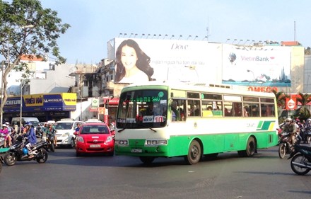 TPHCM lắp camera an ninh trên xe buýt - Ảnh 1.