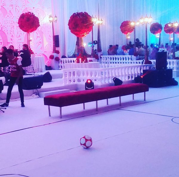 Fan cuồng Malaysia trang hoàng đám cưới theo phong cách Arsenal - Ảnh 4.