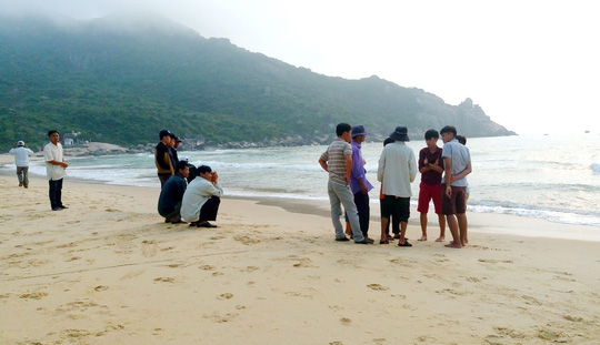 Xoáy ngầm cuốn chết 2 nữ sinh Bình Định - Ảnh 1.