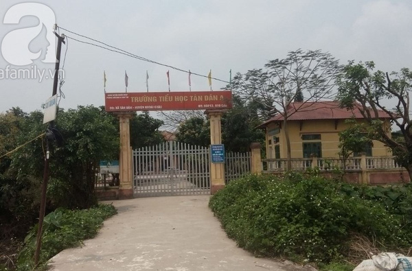 Đối tượng có hình xăm con bọ cạp liên tiếp giở trò đồi bại với nữ sinh tiểu học - Ảnh 1.