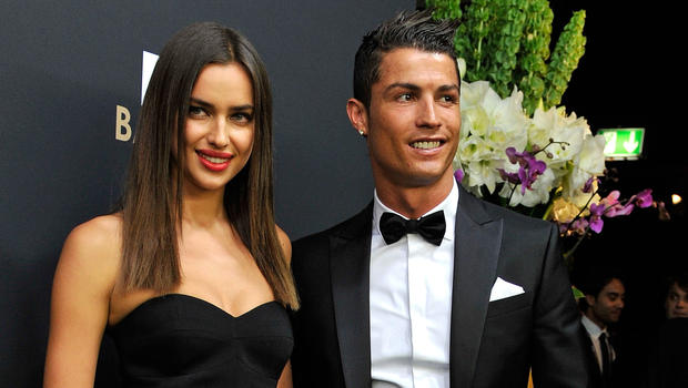 Si&ecirc;u mẫu được thụ tinh trong ống nghiệm lọt v&agrave;o tầm ngắm của Ronaldo - Ảnh 1.