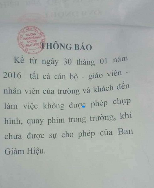 Cấm giáo viên chụp hình trường học - Ảnh 1.