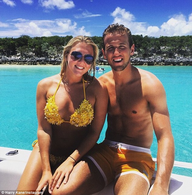 Harry Kane khoe ảnh chụp cùng Beckham và bạn gái hồi trẻ trâu - Ảnh 3.