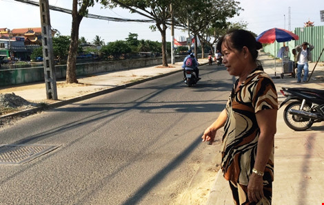 Nam thanh ni&ecirc;n mua ve chai bị nh&oacute;m người lạ đ&aacute;nh tử vong - Ảnh 1.