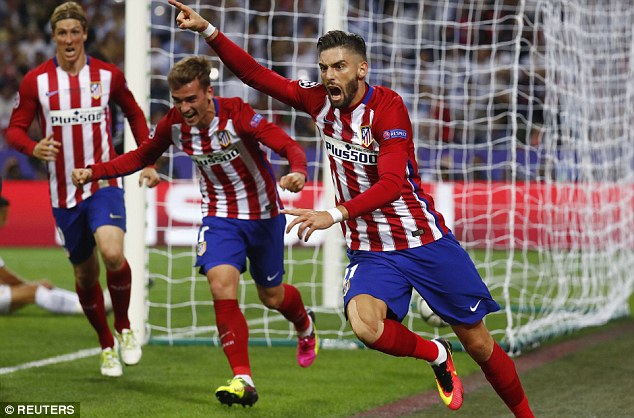Phản ứng tuyệt vời của fan Atletico với Juanfran - tội đồ khiến Los Inidios vỡ mộng Champions League - Ảnh 7.
