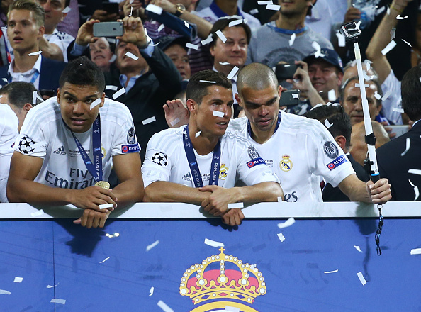 Màn thoát y của Ronaldo khiến Adidas cáu tiết - Ảnh 7.