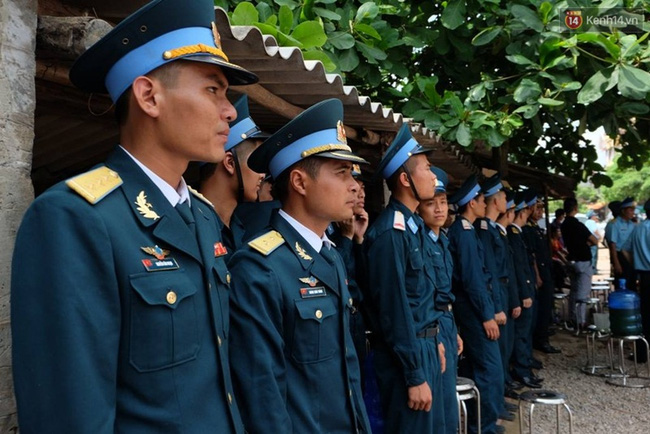 Người th&acirc;n kh&oacute;c ngất trước linh cữu Đại t&aacute; Trần Quang Khải - Ảnh 3.