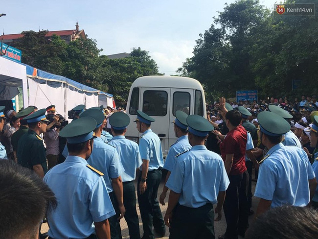 Người th&acirc;n kh&oacute;c ngất trước linh cữu Đại t&aacute; Trần Quang Khải - Ảnh 14.