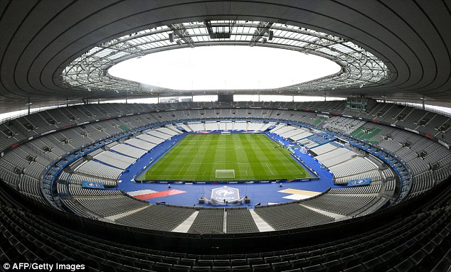 Nóng: Nghi vấn bom nổ bên ngoài sân Stade de France trước trận Pháp - Iceland - Ảnh 1.