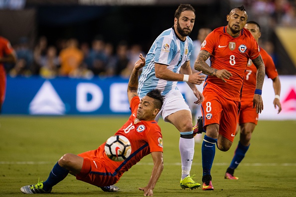 Vua phá lưới Copa America ví Messi và đồng đội là con cháu của tuyển Chile - Ảnh 1.