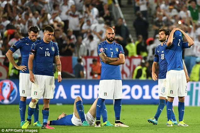 10 thảm họa penalty còn tệ hơn cả cú sút của Simone Zaza - Ảnh 3.