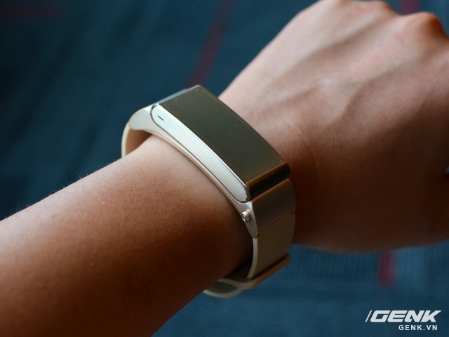 Vòng đeo tay Huawei TalkBand B2: theo dõi sức khỏe, kiêm luôn tai nghe không dây - Ảnh 1.