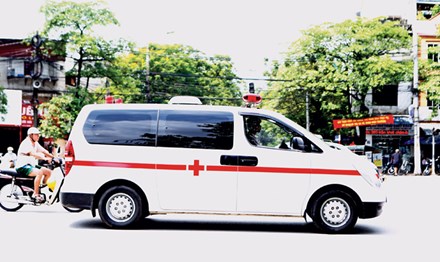 Động trời luật ngầm xe cứu thương - Ảnh 1.