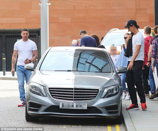 Ibrahimovic chuyển đến ở kh&aacute;ch sạn y&ecirc;u th&iacute;ch của k&igrave;nh địch Man City - Ảnh 5.