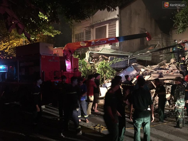Hà Nội: Sập nhà 4 tầng giữa phố Cửa Bắc, 2 người tử vong - Ảnh 4.