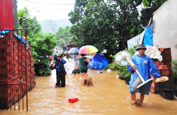 Chùm ảnh: Những hình ảnh khủng khiếp ở Lào Cai khi cơn lũ quét qua - Ảnh 8.