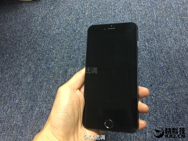 Ngắm iPhone 7 Plus bản màu đen nam tính và đầy tinh tế - Ảnh 2.