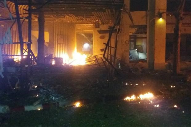 Thái Lan: Lại thêm 2 vụ nổ bom gần khách sạn được khách du lịch ưa thích, ít nhất 31 người thương vong - Ảnh 1.
