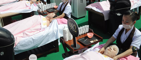 Hàn Quốc: Cận cảnh quy trình làm mặt nạ dưỡng da bẩn khiến nhiều người rùng mình - Ảnh 1. Hàn Quốc: Cận cảnh quy trình làm mặt nạ dưỡng da bẩn khiến nhiều người rùng mình - Ảnh 1.