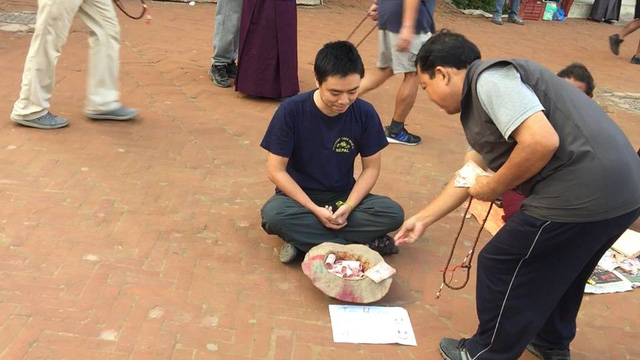 Chàng trai Việt giả ăn xin ở Nepal: Khi đặt nhu cầu hưởng thụ xuống thấp, cuộc sống sẽ đơn giản và dễ chịu hơn - Ảnh 1.