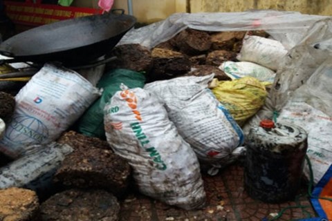 Giật mình công nghệ tái chế mỡ bẩn - Ảnh 1. Giật mình công nghệ tái chế mỡ bẩn - Ảnh 1.